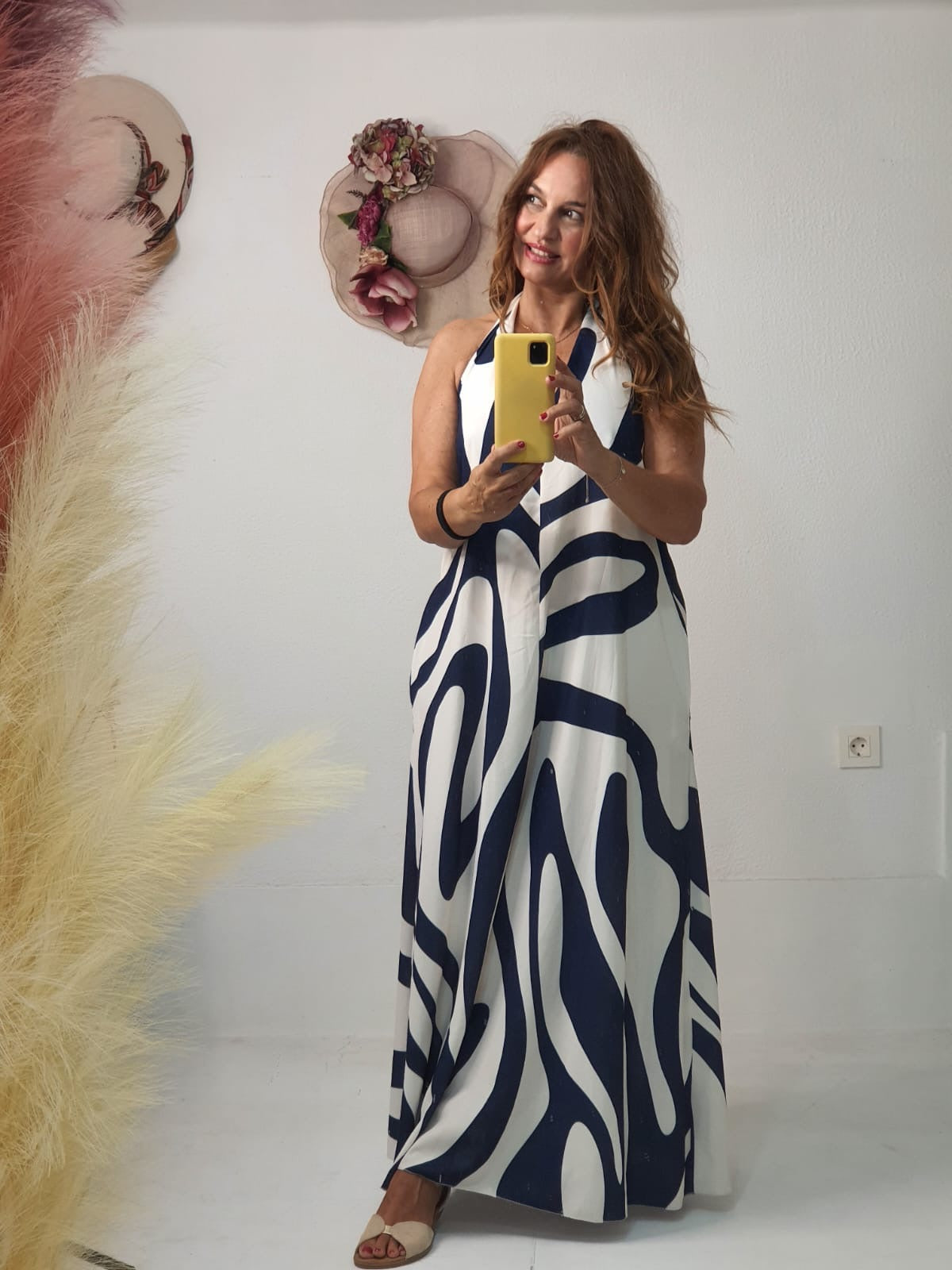 Vestido largo asimétrico con escote halter